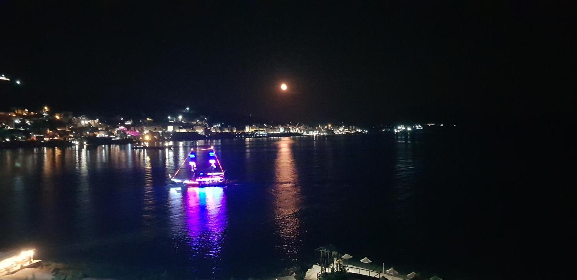Limani Luxury Beachfront Apartment Sarande