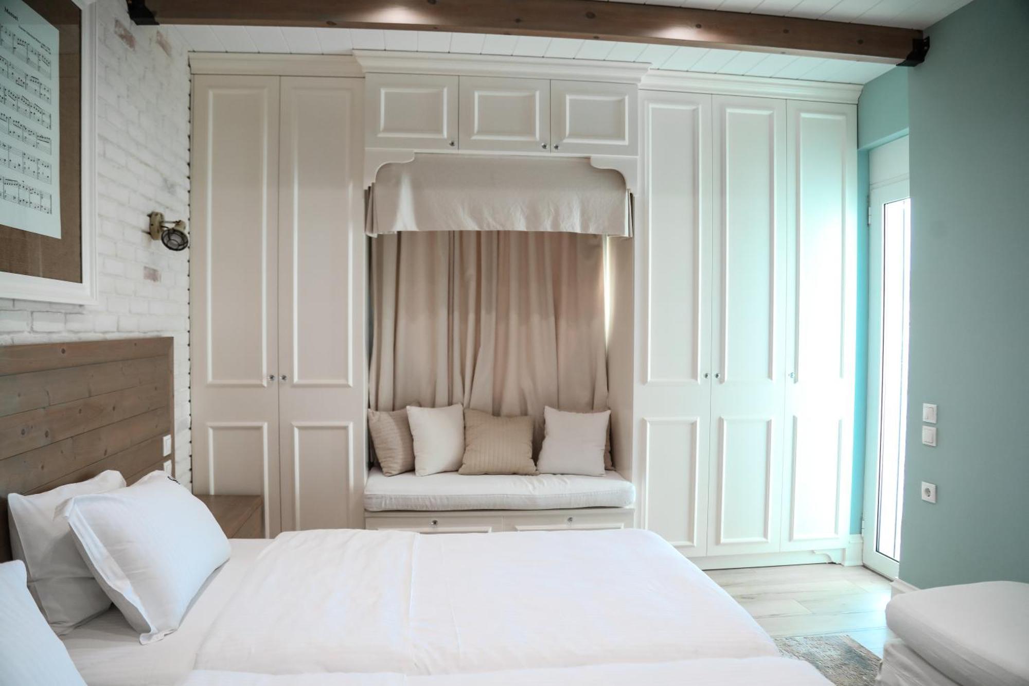 Limani Luxury Beachfront Apartment *